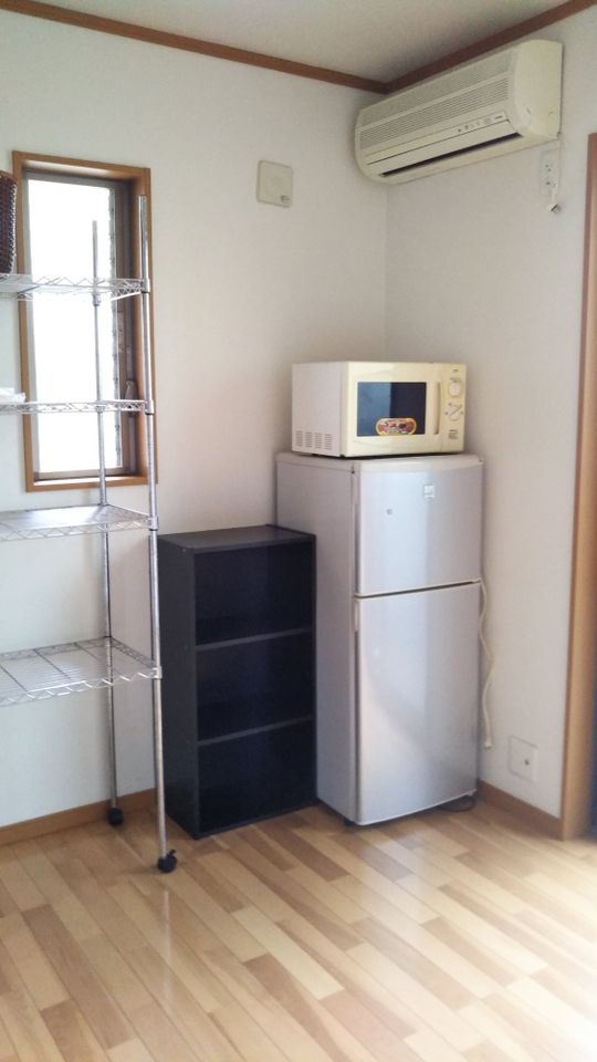 個室 - 空き部屋お貸しします} - ルームシェアルームメイト