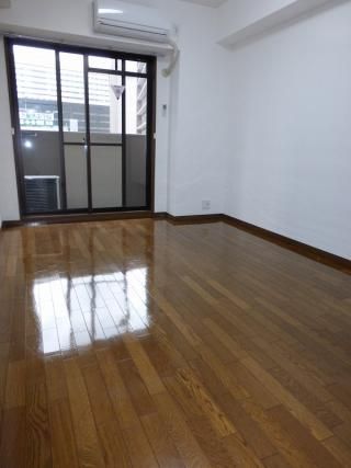 個室 - □■新大阪駅近くに立地する１ＬＤＫマンション□■} - ルームシェアルームメイト