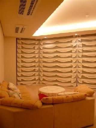 リビング - ☆おうち de 留学☆横浜駅徒歩5分☆} - ルームシェアルームメイト