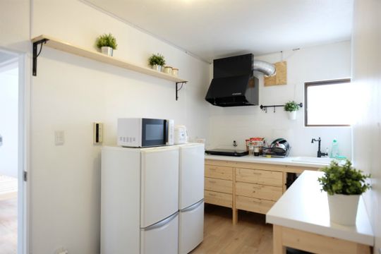 キッチン - 家賃1ヶ月無料キャンペーン中♪♪★水道光熱費・インターネット無料★☆大人ガーリーな女性限定シェアハウス☆ 大塚駅徒歩5分！} - ルームシェアルームメイト