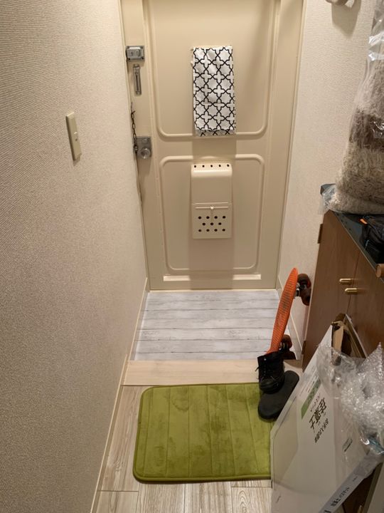 玄関 - 南青山　働く人の宿泊施設(女性限定)} - ルームシェアルームメイト