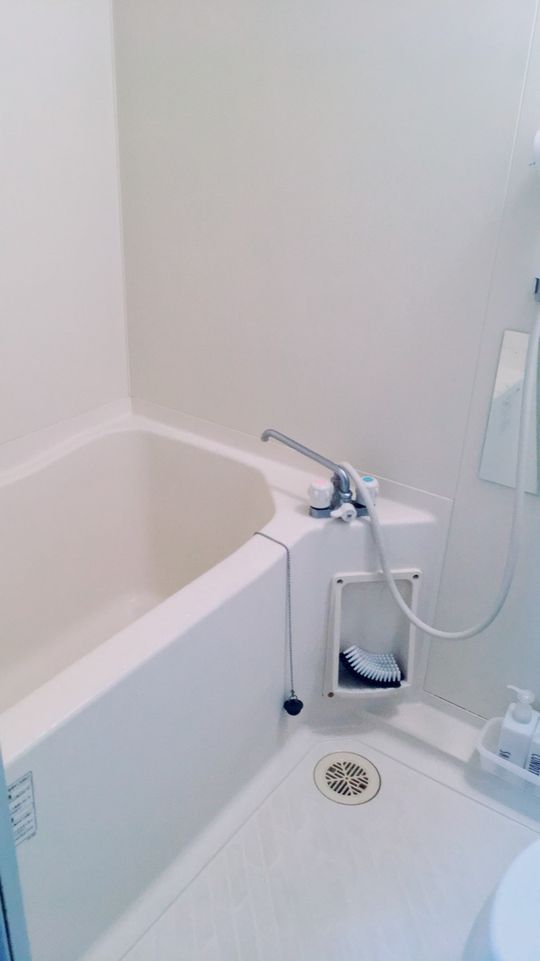 風呂 - 浅草、スカイツリーを一望} - ルームシェアルームメイト