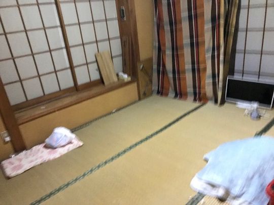 個室 - 和室です　女性のみ} - ルームシェアルームメイト