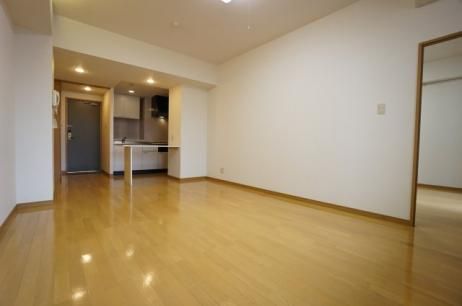 リビング - ルームメイトを募集します。} - ルームシェアルームメイト