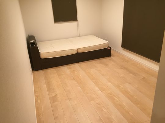 個室 - 八王子です。新築戸建てです。} - ルームシェアルームメイト