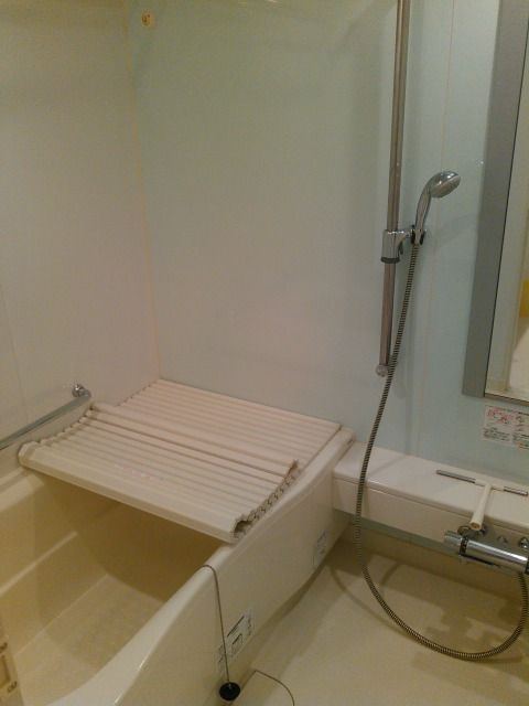 キッチン - 1部屋空きがでましたので募集します。築9年　滝の茶屋駅徒歩1分　三ノ宮まで23分　スーパー徒歩1分} - ルームシェアルームメイト