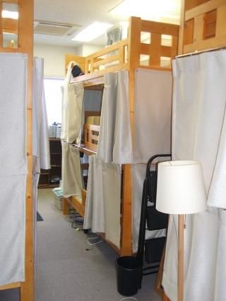 ベッド - 美室・都心中心部で破格の3万円台★皆、暖かい住民の方々です♪} - ルームシェアルームメイト