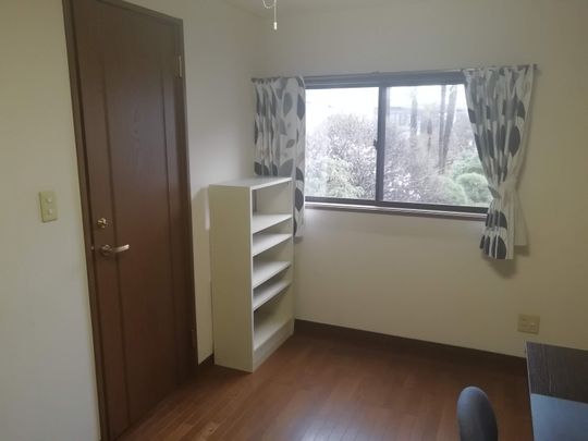 個室 - 【個室】 少人数　お庭の隣の静かな部屋です} - ルームシェアルームメイト