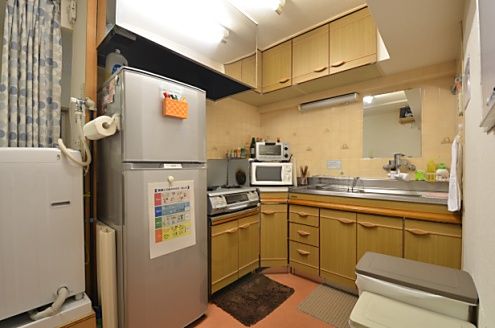 キッチン - 浜松町駅徒歩6分のシェアハウス(女性専用)、1部屋4月よりご入居様募集です!（即入居可）} - ルームシェアルームメイト
