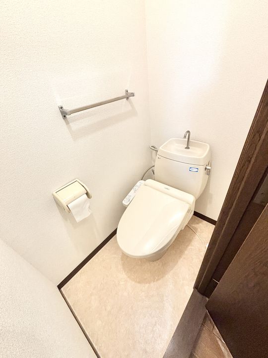 トイレ - 【女性専用】北上尾駅徒歩5分  家具家電付き　現在全部屋空きのためお友達と一緒にお申込み可能です！} - ルームシェアルームメイト