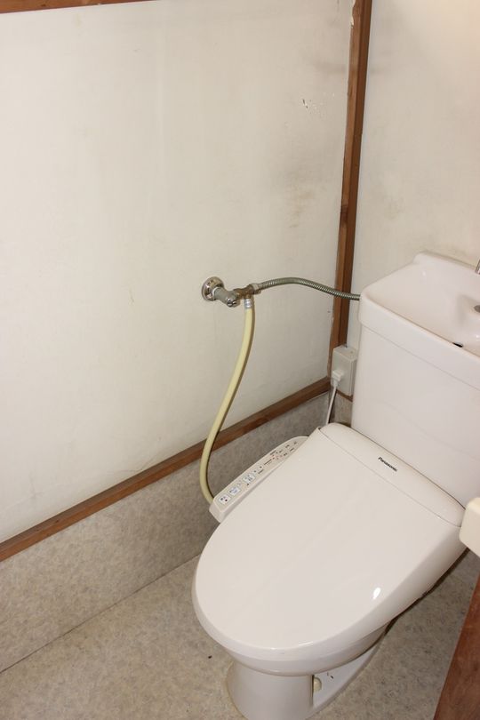 トイレ - 【家賃1.5か月分無料・エリア最安値・初期費用たった6万】 戸建　60㎡　家賃6万円　西武池袋線・保谷駅&ひばりが丘へ自転車10分！池袋・新宿までスグ！} - ルームシェアルームメイト