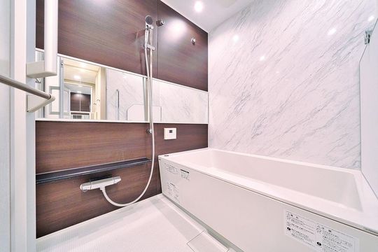 風呂 - 築3年 杉並区 3LDK 低層マンション} - ルームシェアルームメイト