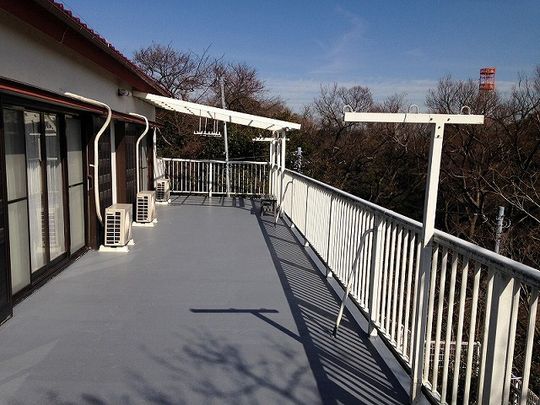 ベランダ - JR横須賀線 横須賀駅 京急本線 逸見駅徒歩10分 2015年新規オープンシェアハウス} - ルームシェアルームメイト