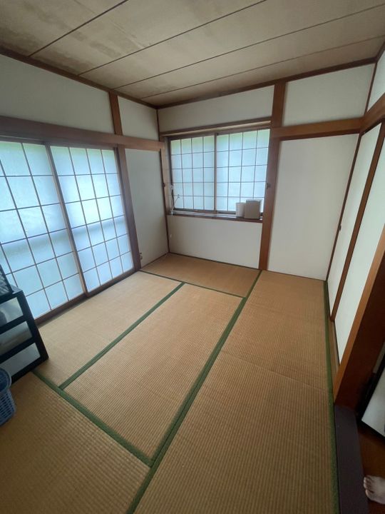個室 - 【家賃＋光熱費込み4万円】庭付き一軒家のシェアハウス｜2階和室・屋根裏部屋あり｜Uber Eatsの拠点にも◎} - ルームシェアルームメイト
