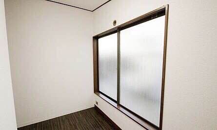 個室 - 3部屋空きました! 初月家賃19000円☆　3/1オープンの洋室4.5畳等、オシャレな内装の完全鍵付個室です。巣鴨駅から徒歩8分!} - ルームシェアルームメイト