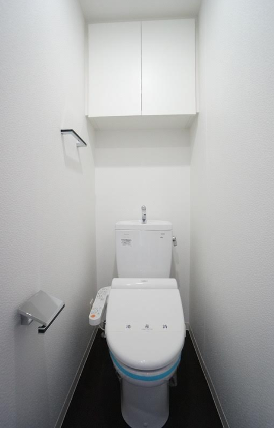 トイレ - 部屋を貸します　（品川駅から徒歩12分　新築マンション）} - ルームシェアルームメイト