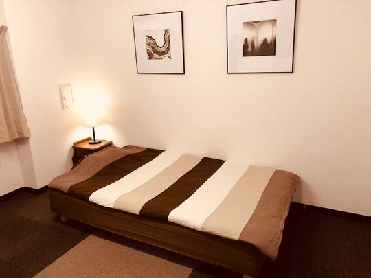 個室 - ★好立地　日比谷線、銀座線、半蔵門線　三越前駅徒歩８分　小規模で暮らし安いシェアハウスです。} - ルームシェアルームメイト