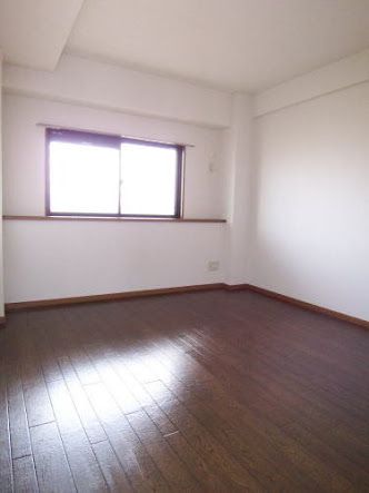 個室 - ルームシェア仲間を探しています。} - ルームシェアルームメイト