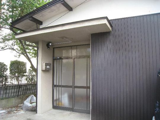 建物 - 1部屋空きが出ました。} - ルームシェアルームメイト