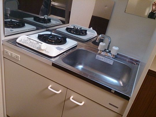 キッチン - お部屋をお探しなら即入居可能です。早い者勝ち！！} - ルームシェアルームメイト