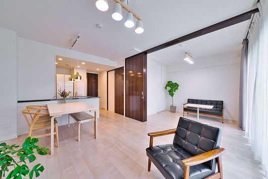 リビング - 築3年 杉並区 3LDK 低層マンション} - ルームシェアルームメイト