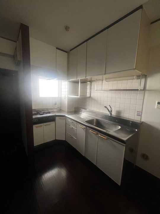 キッチン - 【住民票登録可・できれば女性】池袋徒歩10分自室あり2LDKで犬と猫と暮らしませんか？【月75,000円】} - ルームシェアルームメイト