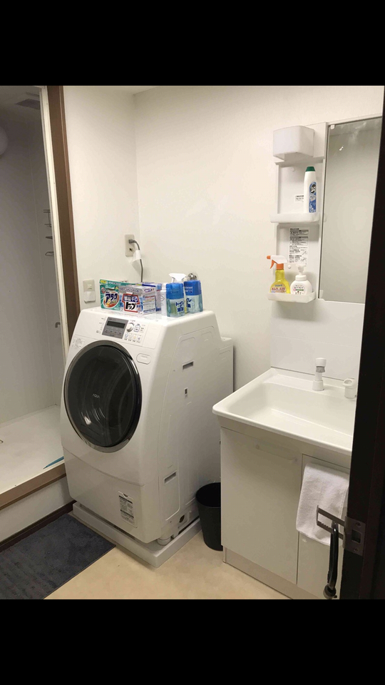 シャワー - 初月無料！初期費用は0円です!　男女歓迎！秋葉原駅、新宿、池袋も電車でスグで、個室、半個室、駅徒歩4分です♪} - ルームシェアルームメイト