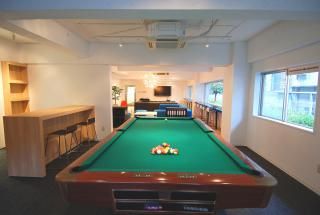  - シェアすることの豊かさを実現した豪華シェアハウス！} - ルームシェアルームメイト