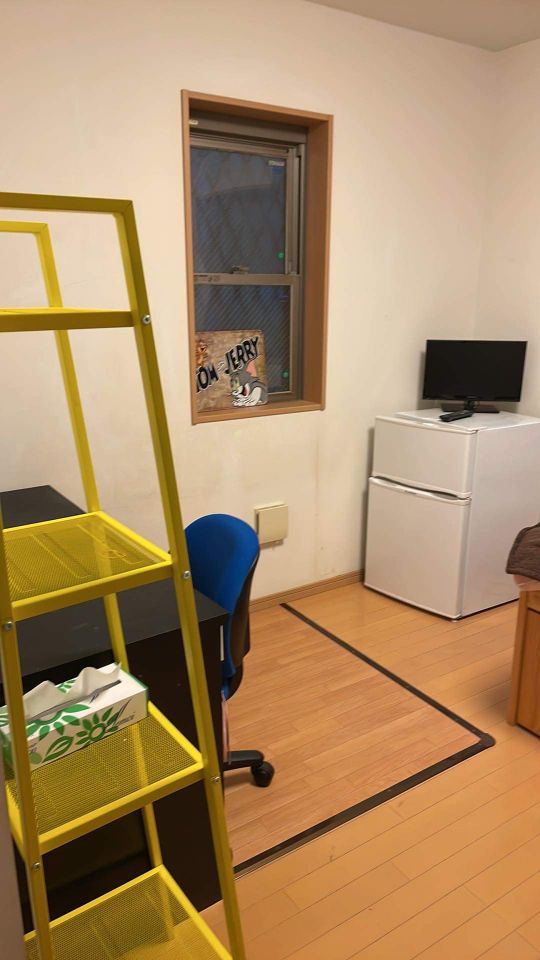 個室 - シェアハウス探されてる方よろしくお願いします。} - ルームシェアルームメイト