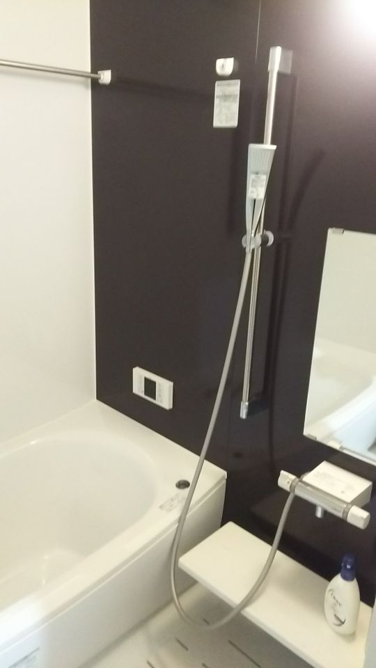 風呂 - 池袋や渋谷まで電車一本で乗り換えなし、女性のみ家賃光熱費無料} - ルームシェアルームメイト