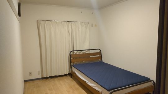 個室 - 【ネット無料！東京までアクセス良】} - ルームシェアルームメイト