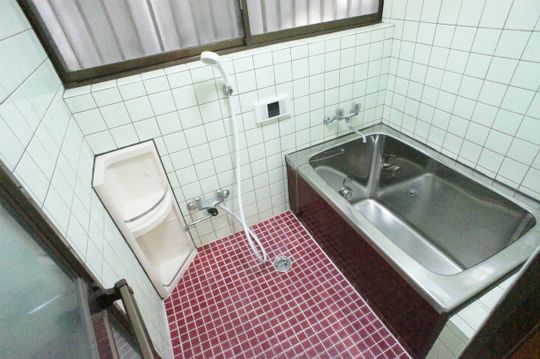 キッチン - 【国産の檜を使用・内装フルリフォーム済み】全室個室・鍵付き／ナチュラルテイストを大切にしている人にはぴったりな女性専用のキレイなシェアハウス} - ルームシェアルームメイト