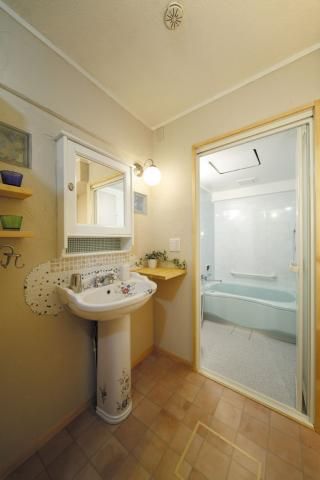 シャワー - 東京都港区六本木近辺　　六本木駅近し　交通至便！} - ルームシェアルームメイト