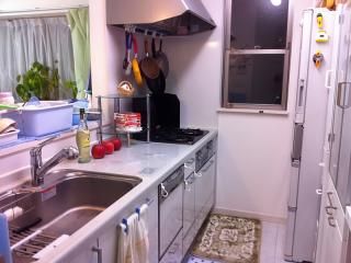 キッチン - ☆女性限定 ☆家賃19000円にて新築一戸建て4ldkの一室} - ルームシェアルームメイト