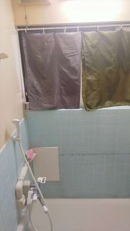 シャワー - ☆女性限定シェアハウス！　★wi-fi完備！　☆光熱費込！　★定期借家　☆1階に共用シャワー、台所あり} - ルームシェアルームメイト