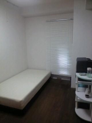 個室 - 女性のみ！３ＬＤＫを3人でシェアしています。} - ルームシェアルームメイト