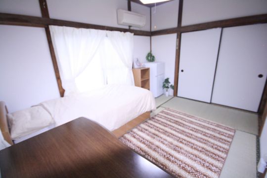 個室 - ★東京で一番楽しいシェアハウス！国際交流協会ボーダレス東京★　韓国人・ロシア人・日本人と一緒に住みましょう！板橋本町駅から徒歩６分！大和町ハウス} - ルームシェアルームメイト