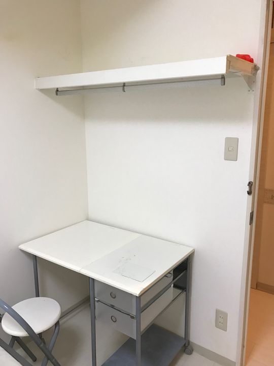 個室 - 【☆初月家賃割引キャンペーン☆駅から徒歩5分!コンビニまで徒歩1分♪全室鍵付個室♪】} - ルームシェアルームメイト