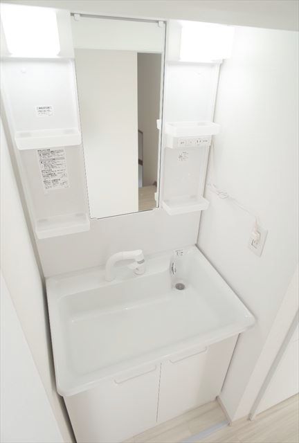 キッチン - 【10/1～入居可】小規模シェアハウス　池袋７分・新宿１３分　女性限定鍵付個室　残り一部屋！} - ルームシェアルームメイト