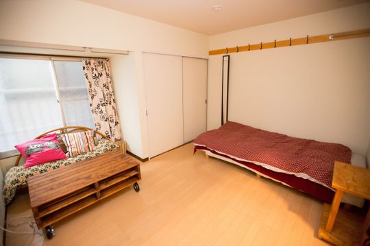 個室 - 【初月無料!5ヶ月家賃1万円引き!】シェアハウス・フリーレントキャンペーン実施中!} - ルームシェアルームメイト