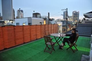 ベランダ - ◆女性専用◆西新宿駅徒歩12分◆ドミトリー家賃32,000円} - ルームシェアルームメイト