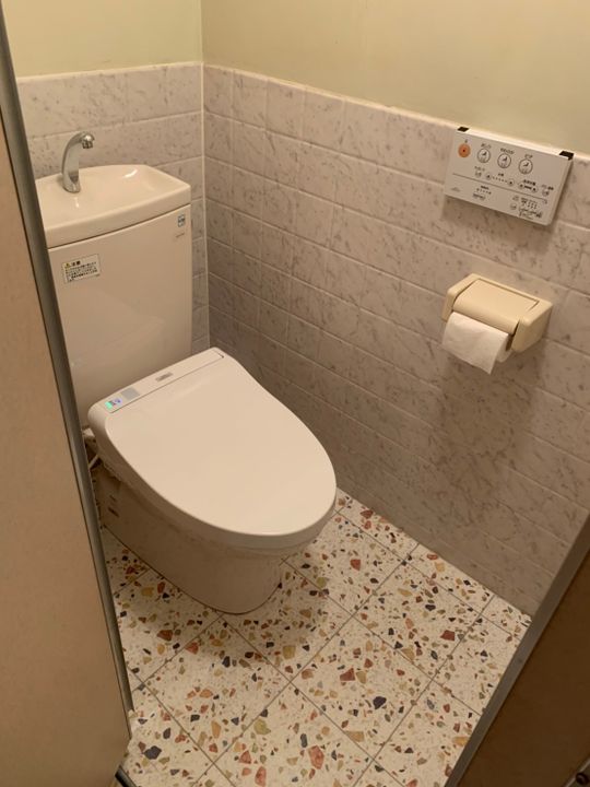 トイレ - 南青山　働く人の宿泊施設(女性限定)} - ルームシェアルームメイト