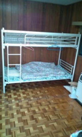 ベッド - 家から新宿駅まで２０分} - ルームシェアルームメイト