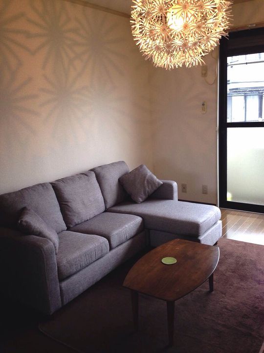 リビング - 京王線沿い　新宿まで30分程} - ルームシェアルームメイト