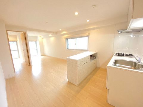 リビング - 新規募集！世田谷区若林・2路線可能（下北・三茶も歩いていける）猫アレルギーがない方、募集！} - ルームシェアルームメイト