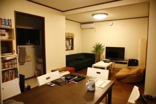 リビング - 中野南台シェアハウス　新メイト募集!} - ルームシェアルームメイト