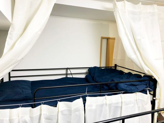 ベッド - 【家賃2.5万】東池袋シェアハウス★敷礼無料★} - ルームシェアルームメイト