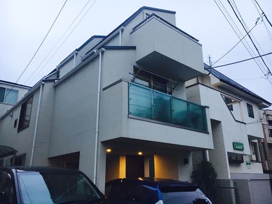 建物 - 築2年、3階建て、115㎡のデザイナーズハウス!!Wifi完備!!駅から徒歩4分の好立地!} - ルームシェアルームメイト