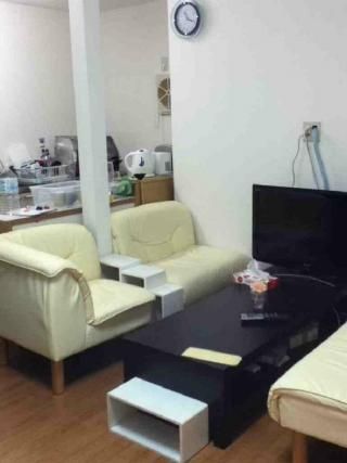 リビング - jungle house} - ルームシェアルームメイト