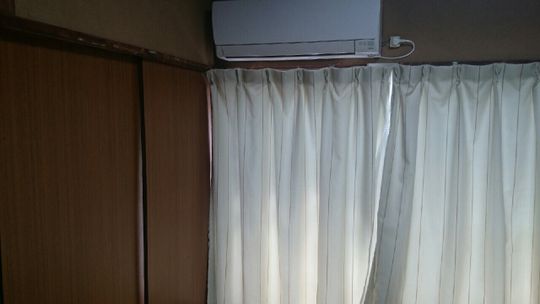 個室 - 駅近し、広めの個室を提供しております。} - ルームシェアルームメイト